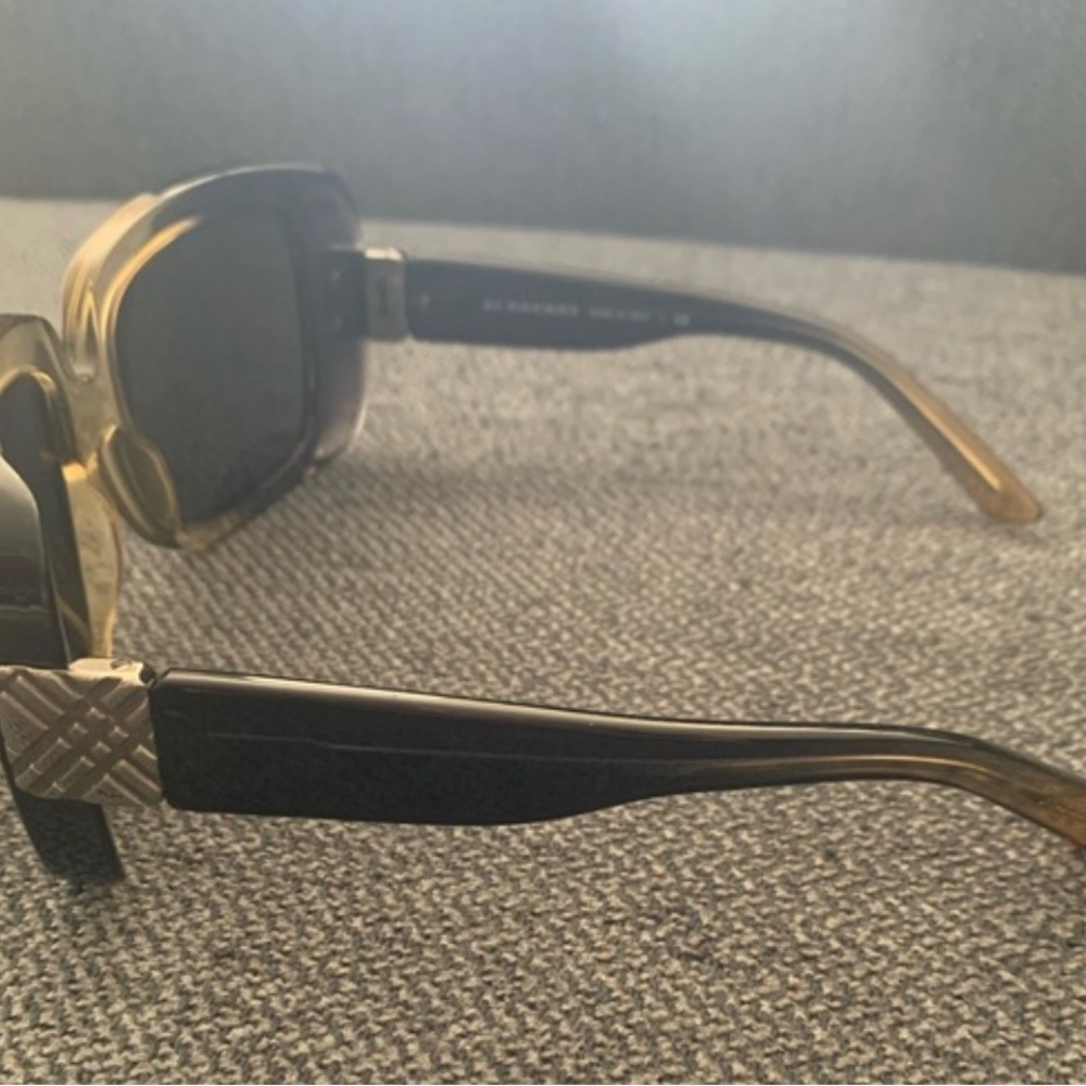 BURBERRY SUNGLASSES - Picture 4 of 5